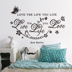 Sticker Mural Citation Inspirante Love The Life You Live Papillons Fleurs PVC Imperméable Amovible Décoration Intérieure