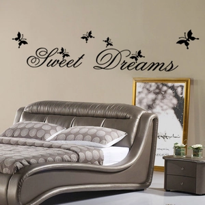 Adesivo murale moderno Sweet Dreams con sagome di farfalle per camera da letto