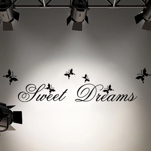 Adesivo murale Sweet Dreams con farfalle per decorazione camera da letto moderna