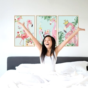 Adesivo Murale in PVC Fenicottero Rosa con Corona di Fiori Stile Nordico Impermeabile per Decorazione Parete Soggiorno Camera