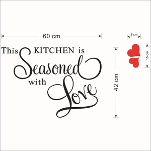 Kreativer Küchenwandaufkleber mit This Kitchen is Seasoned with Love Spruch und Herzen