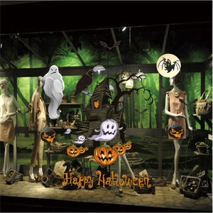 Dettaglio di adesivi Halloween con castello infestato, zucche arancioni e fantasmi