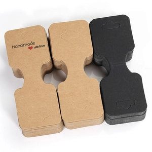 Faltbare Schmuck-Displaykarten in Schwarz und Kraftpapier mit Handmade with Love-Aufdruck