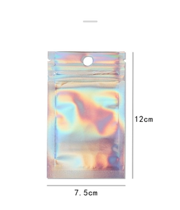 Dettaglio delle buste olografiche 7,5x12cm con chiusura lampo e foro per appendere