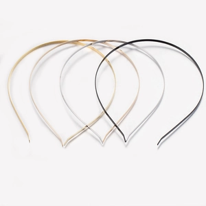 Lot de quatre serre-têtes minimalistes en métal doré argenté or rose et noir brillant