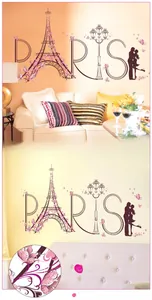 Dettaglio adesivo murale Parigi Torre Eiffel con sagoma di coppia romantica e farfalle rosa