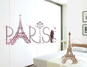 Adesivo murale romantico Torre Eiffel con coppia per decorazione camera da letto