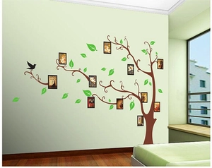Sticker mural arbre marron avec feuilles vertes et cadres photo pour décoration