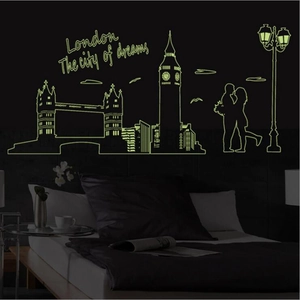 Luminous London Bridge and Big Ben wall sticker with silhouettes in a dark room setup