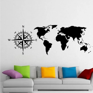 Adesivo murale mappa del mondo nero minimalista con bussola sopra un divano colorato