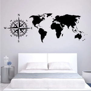 Adesivi murali neri con mappa del mondo e bussola sopra il letto in una camera moderna