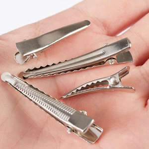 Lot de quatre barrettes en métal argenté pour la fabrication d'accessoires de coiffure