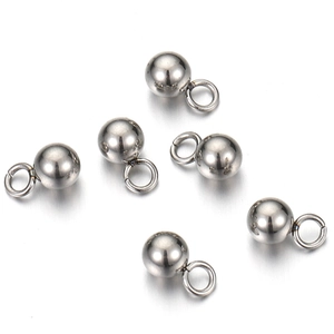 Pack de seis colgantes de bolas de acero inoxidable pulido con anillas para joyas DIY