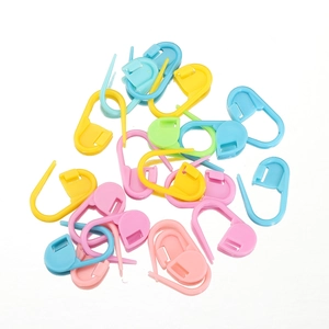 Set of 100 colorful plastic stitch markers for knitting and DIY crochet projects