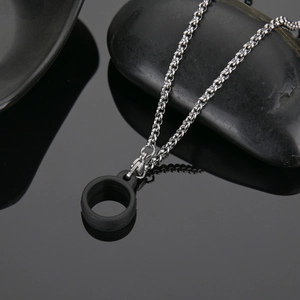 Detail of 304 stainless steel chain with black silicone ring for electronic device lanyard