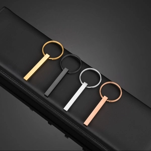 Set di portachiavi minimalisti in acciaio inossidabile finitura oro, nero, argento e rosa