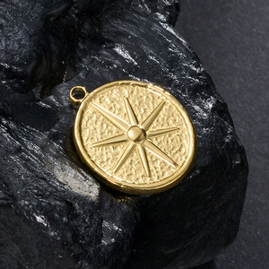 Pendentif rond vintage en acier inoxydable doré avec relief étoile sur pierre noire