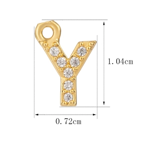 Detailansicht goldener Buchstabe Y Anhänger mit Kristallbesatz und Größenangaben