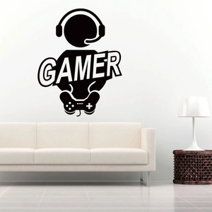 Dettaglio dell'adesivo murale nero GAMER con silhouette cuffie e controller su muro bianco