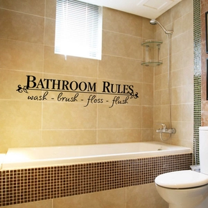 Détail du sticker mural étanche en PVC avec les règles de la salle de bain en anglais