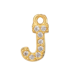 Detailansicht eines goldenen Buchstabens J Anhänger mit Zirkonia-Inlay für DIY-Schmuck