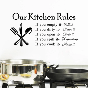 Adesivo murale Our Kitchen Rules con icona di posate e frasi creative per la cucina