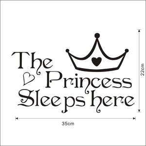 Detailed dimensions of crown wall sticker with The Princess Sleeps Here text, 35x22cm size