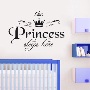 Adesivo Murale The Princess Sleeps Here Citazione d'Arte con Corona per Cameretta Bambina Camera da Letto Impermeabile PVC Fai da te Decorazione Casa Nero