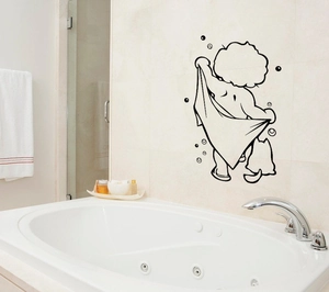 Detail eines wasserfesten Wandstickers mit Kind und Katze auf einer modernen Badezimmerwand