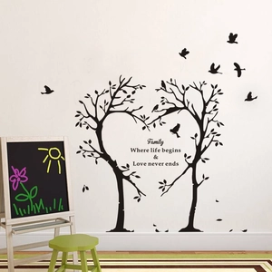 Sticker mural arbre en cœur Family avec oiseaux et citation pour décor de salon