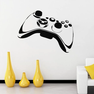 Gros plan détaillé d'un sticker mural en forme de manette dans une chambre moderne
