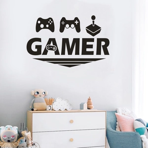 Détail d'un sticker mural gamer en vinyle noir avec manettes pour déco de chambre