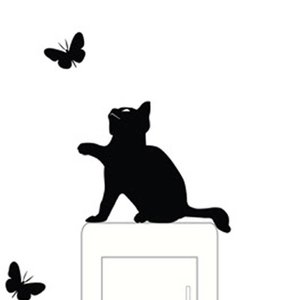 Minimalistischer Wandaufkleber mit schwarzer Katzen- und Schmetterlings-Silhouette