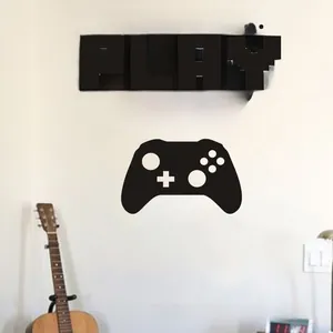 Detailansicht des 'Study Hard Play Harder' Wandtattoos mit Gaming-Controller-Symbol
