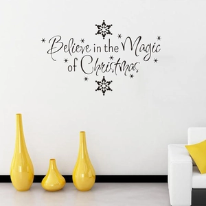 Weihnachtswandaufkleber Believe in the Magic of Christmas mit Schneeflocken für Deko