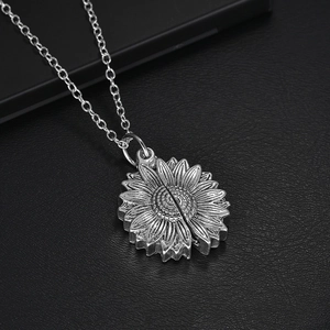 Collier avec pendentif médaillon tournesol rétro en argent et chaîne à maillons fins