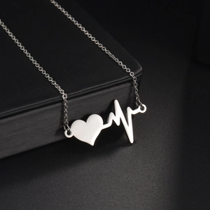 Collana con battito cardiaco in acciaio inossidabile 304 su scatola nera
