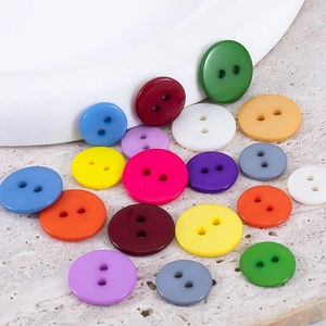 Bottoni tondi in resina colorata con doppi fori per cucito fai-da-te e abiti