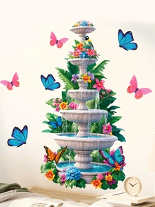 Détail sticker mural fontaine de jardin avec papillons colorés sur mur beige clair