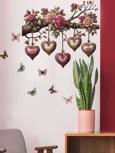 Detail der 3D-Rosenzweig Wandtattoo mit hängenden Herzornamenten und bunten Schmetterlingen