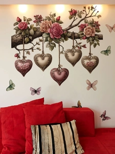 Detail von Rosenzweig-Wandaufkleber mit hängenden Herzen und Schmetterlingen im Zimmer