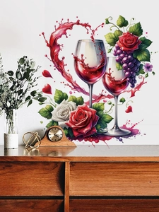 Detailansicht Wandaufkleber mit herzförmigem Rotweinspritzer und Rosen im modernen Wohnzimmer