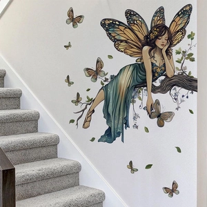 Wandtattoo Schmetterlingsfee für Schlafzimmer auf weißem Treppenhintergrund