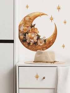 Détail de stickers muraux lune croissante dorée fleurie et étoiles sur mur blanc