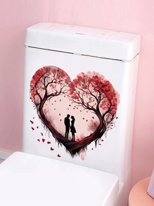 Dettaglio dell'adesivo albero a cuore con sagoma di coppia su serbatoio del WC
