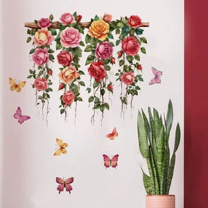 Sticker mural avec paniers de roses suspendus et papillons colorés pour salon et chambre