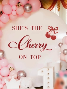 Détail de l'autocollant 'She's the Cherry on Top' pour décor de premier anniversaire