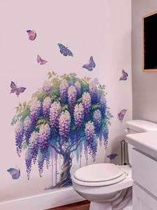 Adesivi murali acquerello con albero viola e farfalle su parete bianca del bagno