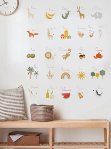 Détails de stickers muraux alphabet éducatifs avec motifs d'animaux dans une chambre d'enfant
