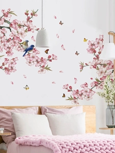 Detail der Pfirsichblüten-Wandaufkleber mit Vögeln und Schmetterlingen für das Schlafzimmer